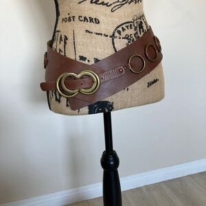 Landes Signature Leather Fashion Belt with Gold Accents Sz SM Leather From Italy